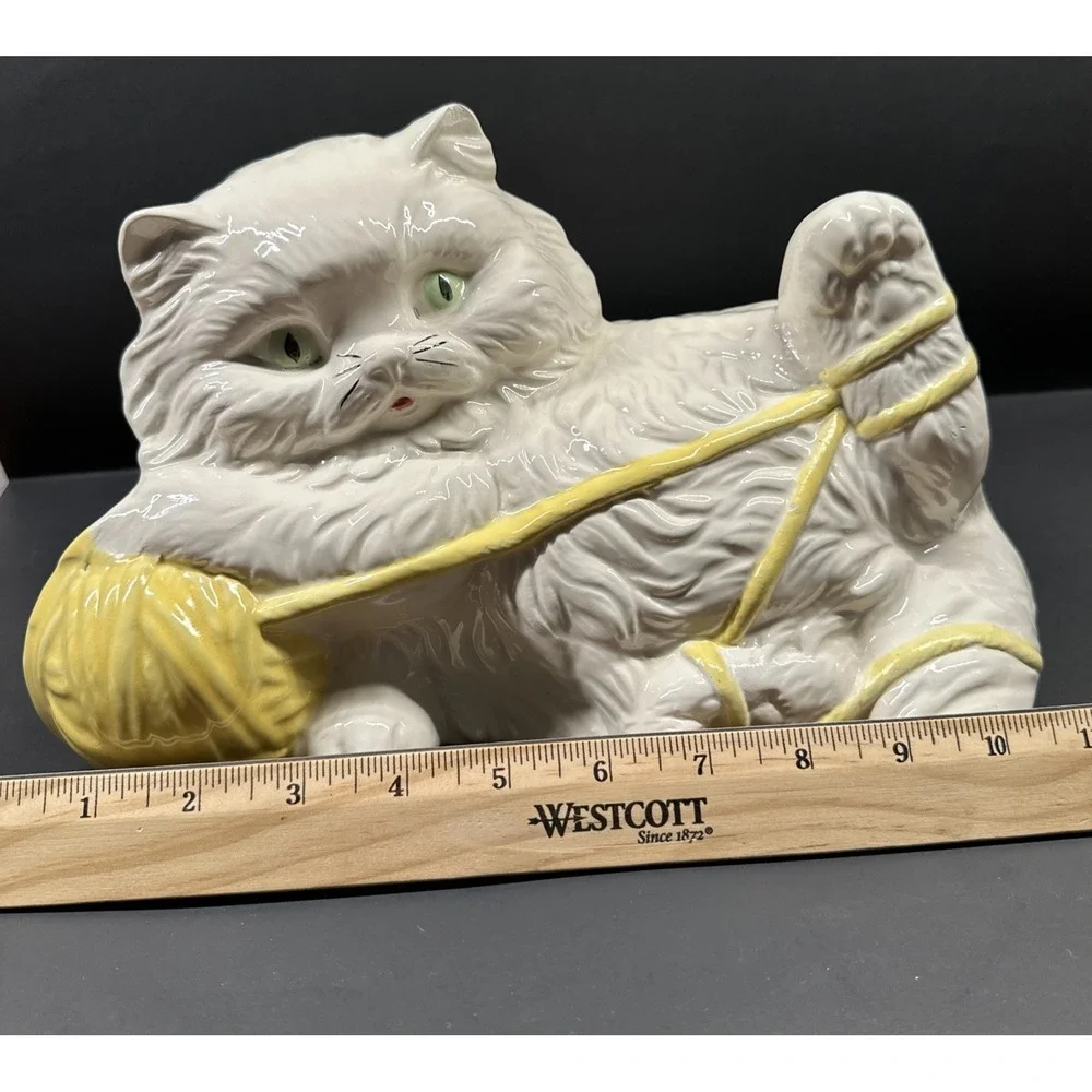 VTG Ceramic White Persian Cat Figure Statue Long Haired Play Yellow Yarn (read)